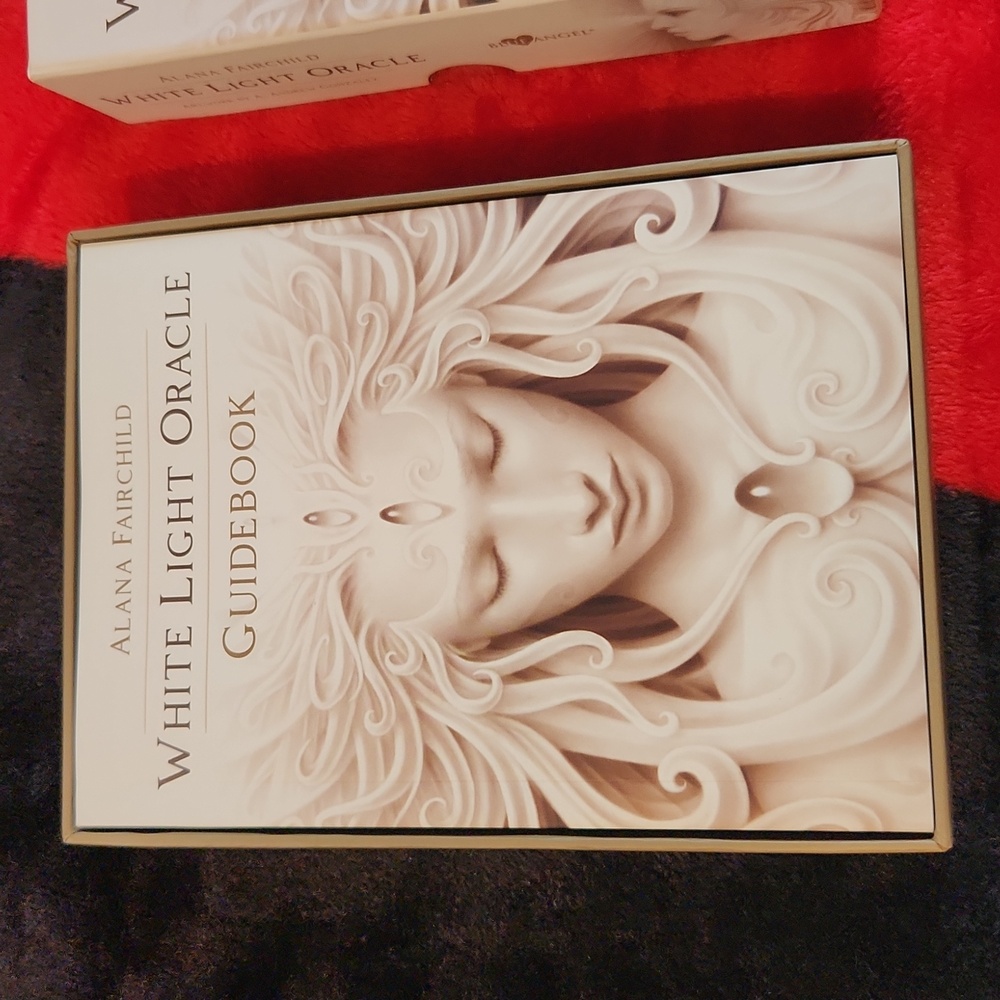 LIKE NEW! White Light Oracle Deck - Picture 8 of 11